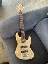 Tiny Bass. Ukulele Bass Guitar