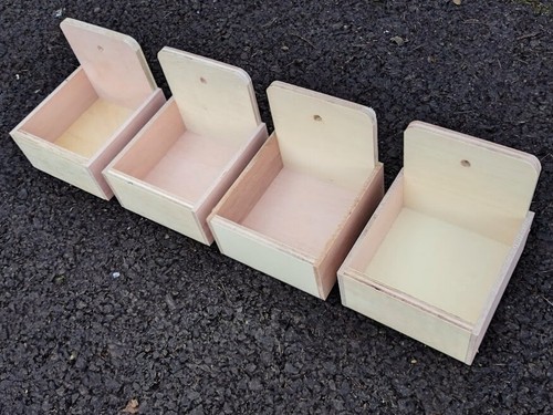 Four canary pans 5 x - pans,