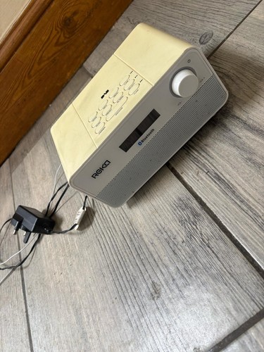 Reka bluetooth clock radio - bluetooth,