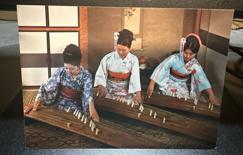 Koto three women playing - three,