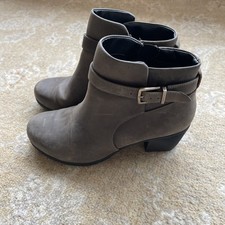 Clarks Unstructured Grey