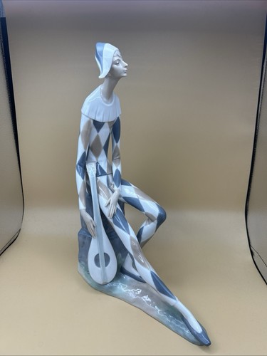 Lladro nao sitting harlequin - -,