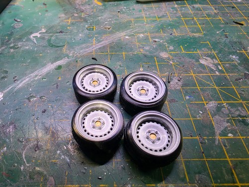 Scale banded steels - 1/18,