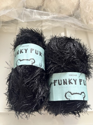 Funky fur yarn - balls, x
