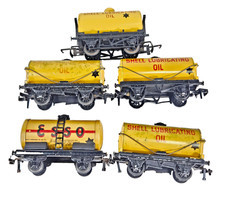 Rake of 5 Tri-Ang Hornby OO Gauge Shell & Esso Lubricating Oil Tank Wagons.