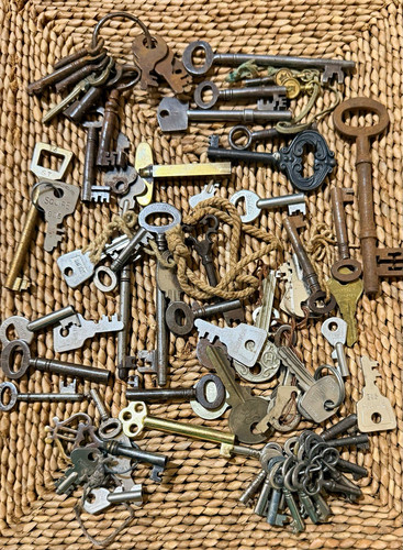 Large vintage key job lot - key,