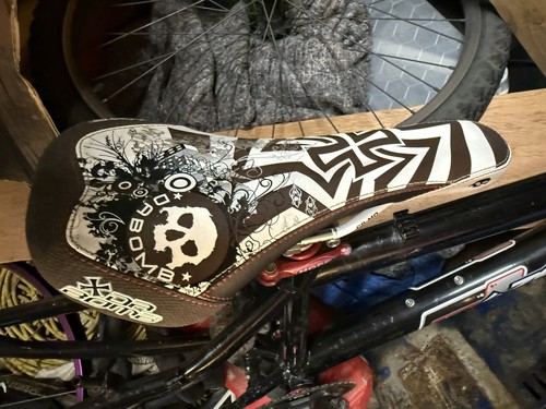 Bomb white skull downhill - bomb,