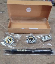WOLVES  GIFTSET (3x PIN BADGES + PEN)