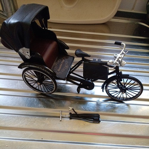 Alloy rickshaw model showpiece - model,