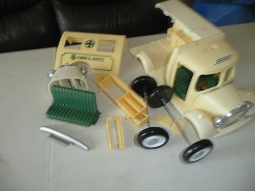 Sylvanian families ambulance - sylvanian,
