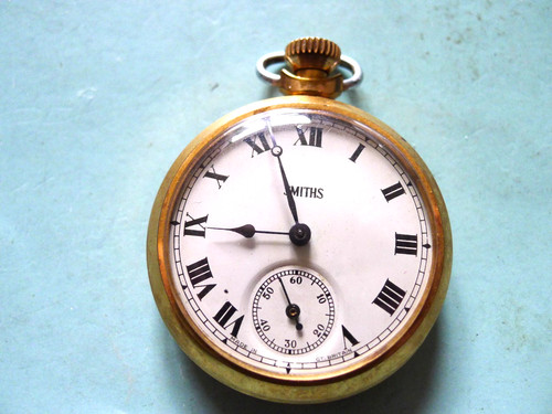 Smiths golden cased - golden,