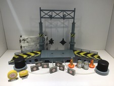 Robot Wars Battle Arena - For Pull Back Figures With Accessories- Retro