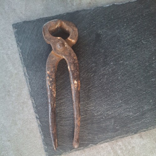 Vintage nail puller pliers - nail,