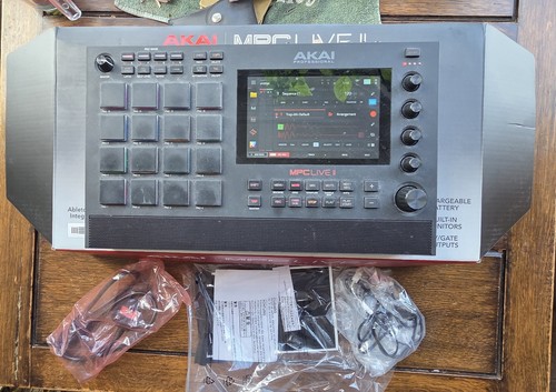 Akai professional mpc live - mpc,