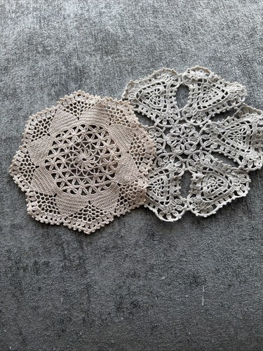 Vintage doilies table linen - 2, doilies/table