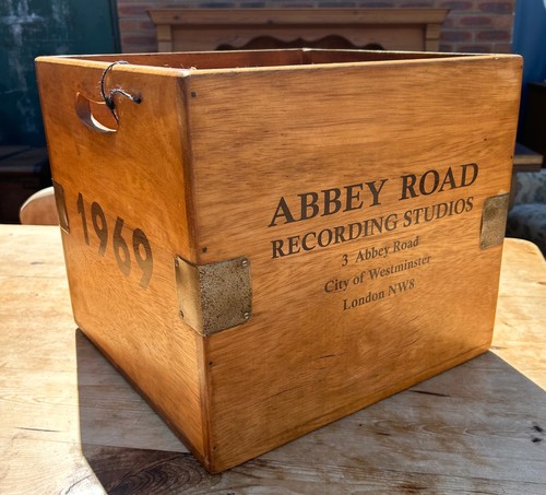 Vintage record box storage - record, 33