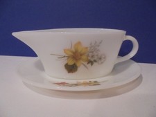 VINTAGE JAJ PYREX AUTUMN GLORY GRAVY BOAT AND STAND - EXCELLENT CONDITION