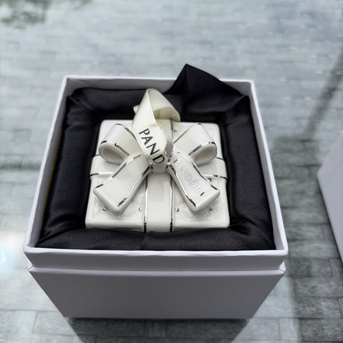 Pandora limited edition white - pandora,