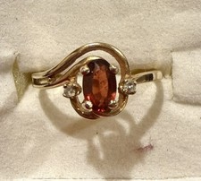 10k Gold Ladies Vintage Garnet