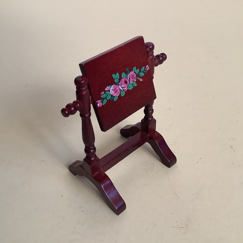 Scale dolls house - 1:12,