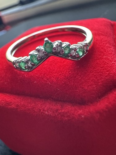 9ct yellow gold emerald - 9ct,