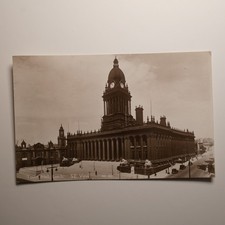POSTCARD - TOWN HALL - LEEDS -