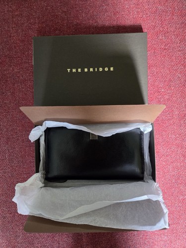 The bridge black zip around - the,