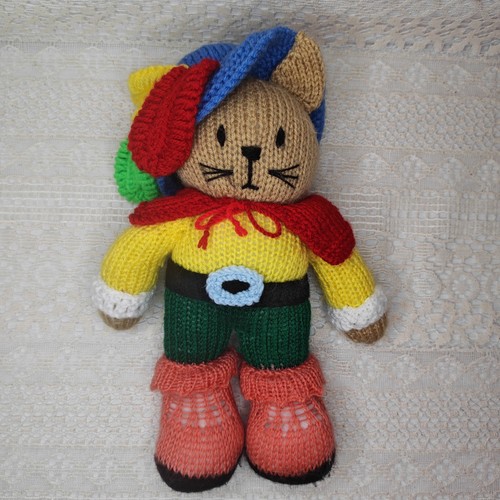 Vintage hand knitted puss - puss, in