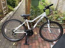 Giant Yukon Ladies Mountain Bike 26 In Wheels Excellent Condition. full service