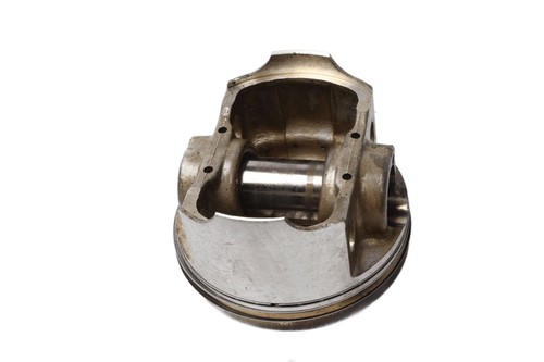 Piston with piston rings