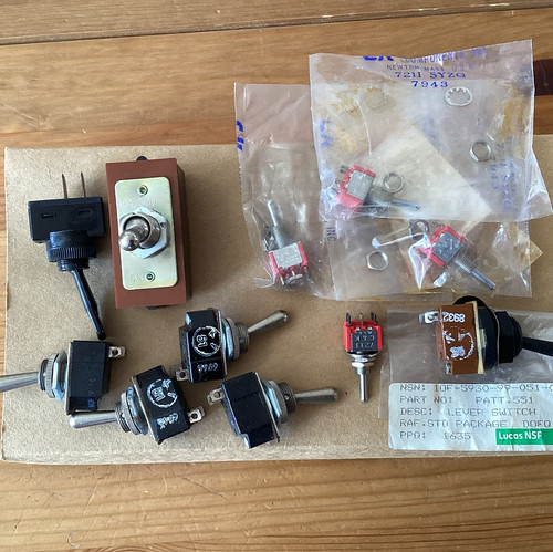 Job lot small toggle - lot,