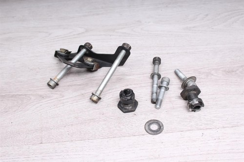 Engine mount engine bolt