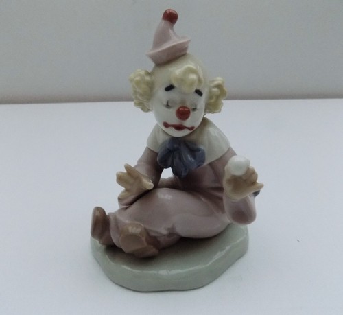 Lladro nao sitting clown - sitting,