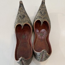 ANTIQUE EARLY 1900'S MOROCCAN HANDCRAFTED METALLIC EMBROIDERED BABOUCHE SHOES