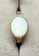 VINTAGE 9CT GOLD OPAL RING SIZE I IN GOOD CONDITION. WEIGHT : 2.2 GRAMS.