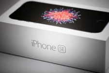 Apple iPhone SE 16/32/64/128GB All Colour Unlocked 4G UK Grade A in Apple BOX