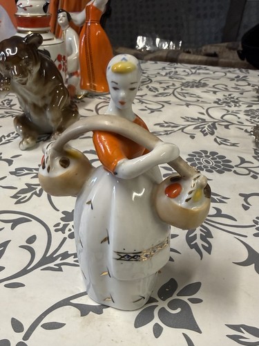 Soviet porcelain figurine girl - soviet,