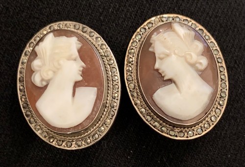 Pair vintage cameo clip on - of,