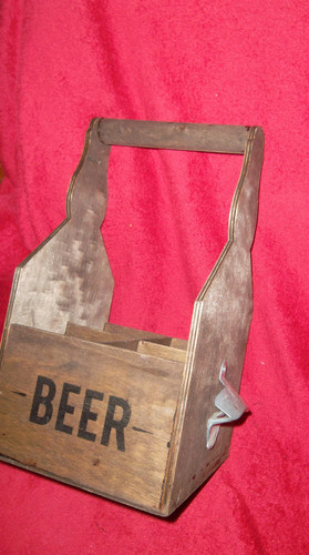 Wooden beer crate with handle