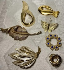 Lot Of Vintage Brooches, Gold