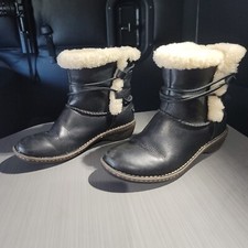 Ugg Rianne Black Lace Up Sheepskin Leather Winter Boots 1004142 Womens 7 EUC