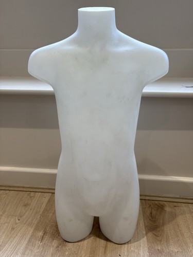 White plastic hanging half - hanging,