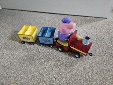 Peppa Pig Grandpa 's Train & Carriage Set Makes Train Noises Etc