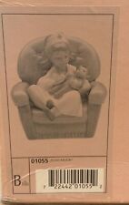 Box with packing peanuts for NAO figurine "Playing Nurse"