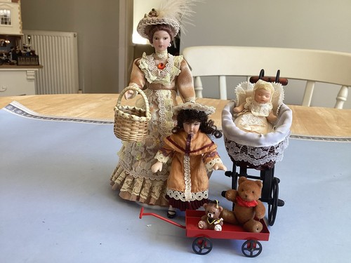 Dolls house scale - dolls, 1.12