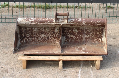 Used sv16 bucket - 36",