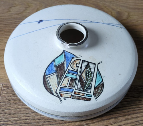 Studio hand painted - hand,
