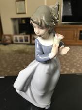 Nao Lladro Figurine " Girl