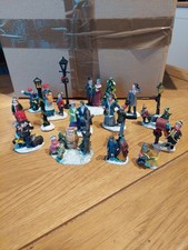 Resin Miniature Figures / Village People Christmas Scene