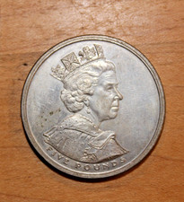 *VINTAGE* 2002 FIVE POUND COIN